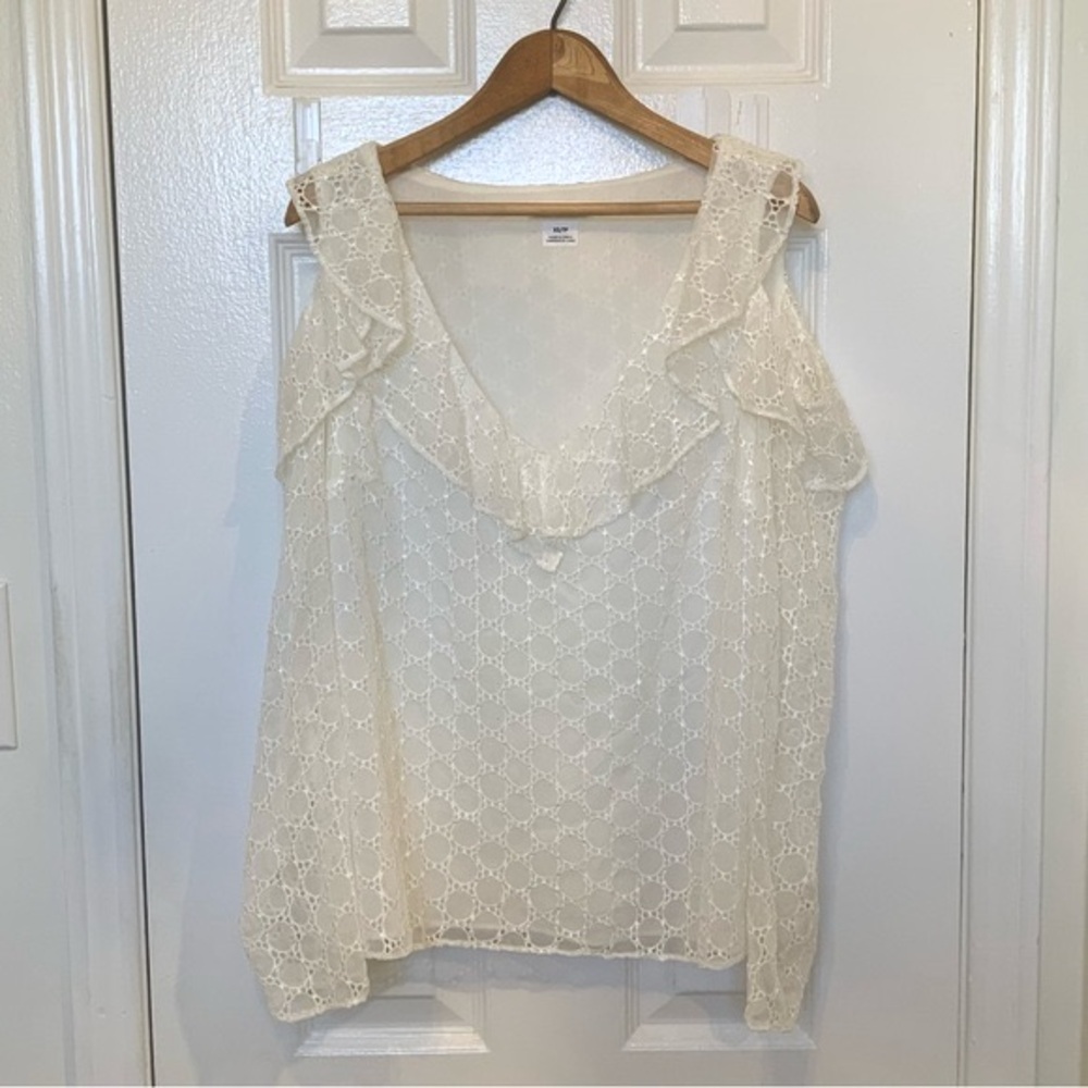Club Monaco 100% Silk Eyelet Blouse Cold Shoulder Ruffle Longsleeve V-Neck Top